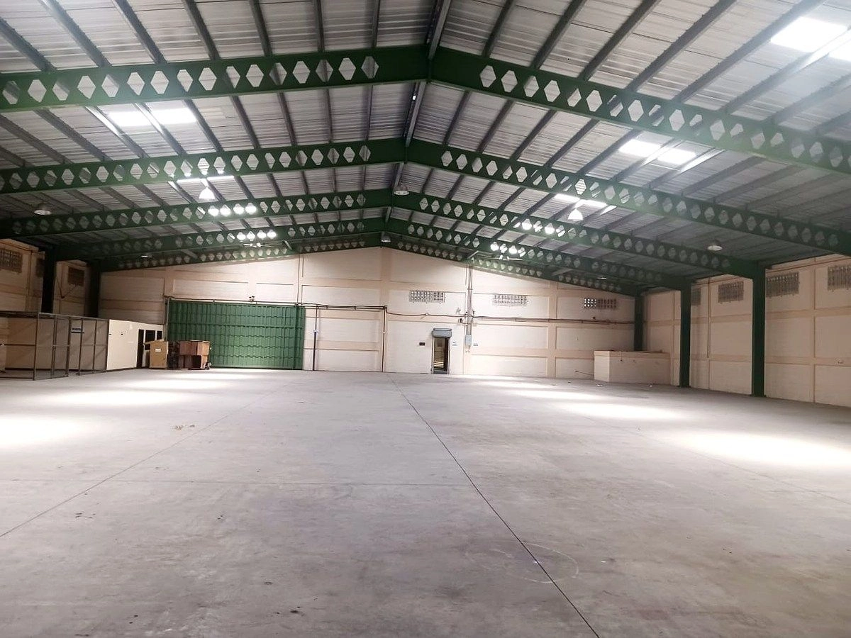 Naves Industriales en Alquiler Herrera 1,450m²